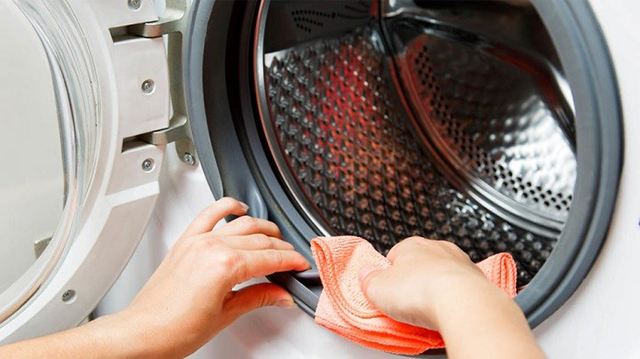 Vệ sinh máy giặt Electrolux tại nhà